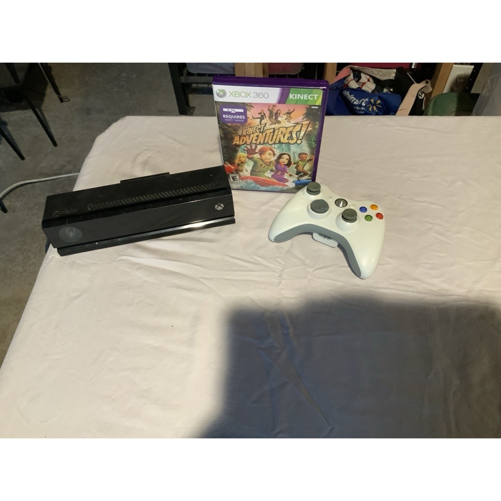 Xbox 360 Kinect sensor with one game and controller *working*